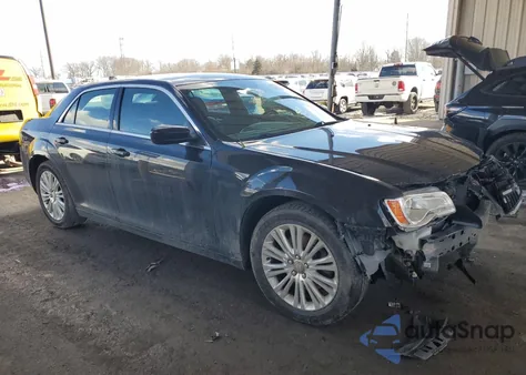 2014 Chrysler 300 z USA, uszkodzony, nr VIN 2C3CCARG6EH181560